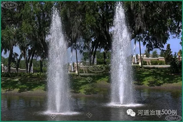 在公园内的浮水喷泉式曝气机,活水增氧造景 在公园内的浮水喷泉式曝气机,活水增氧造景