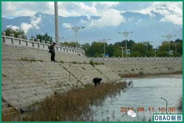 但拉萨市用混凝土硬化的人工河流 但拉萨市用混凝土硬化的人工河流